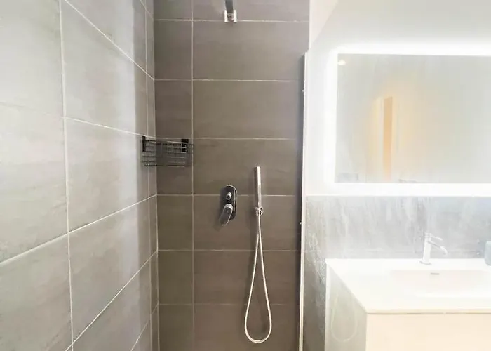 Blue Palace 1b Tirabora Short Rent Apartment Triest